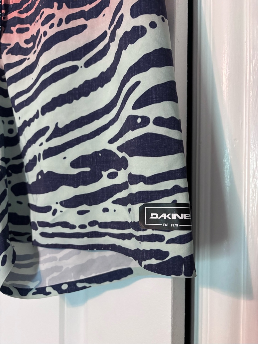 Dakine Menโs Board Shorts Size 32 Blue Coral Swim Trunks Surf - Picture 3 of 12